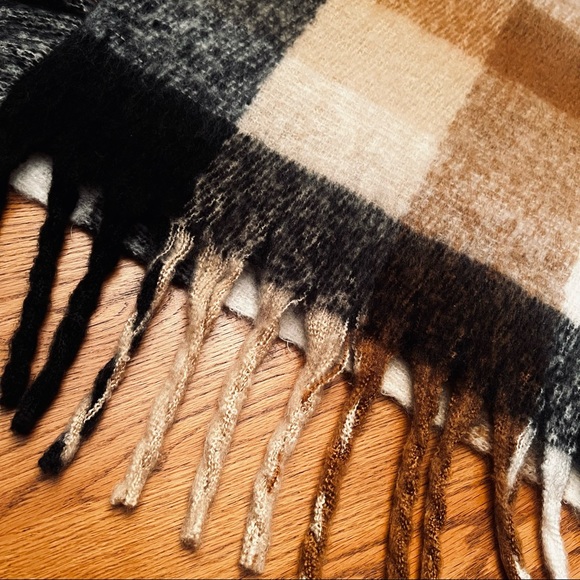 Women’s Buffalo Check Tassel Poncho - Picture 2 of 4